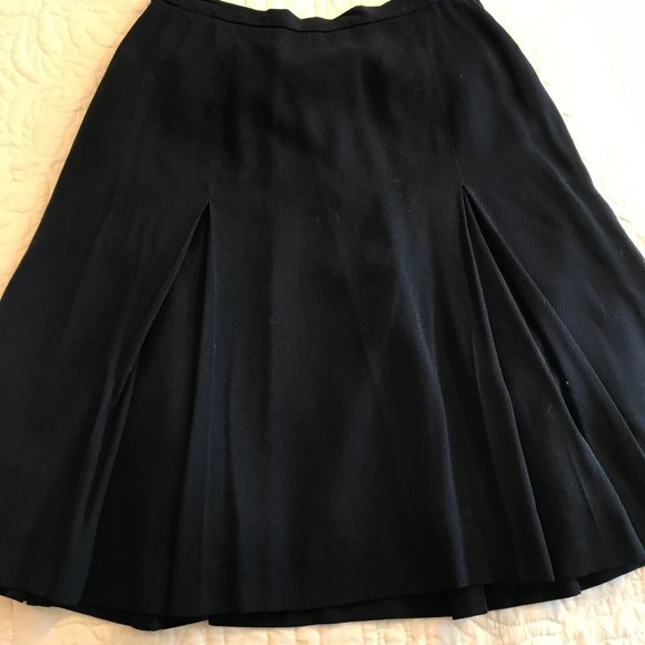 Fun & Flirty Evan Picone Pleated Navy Skirt - Picture 1 of 2